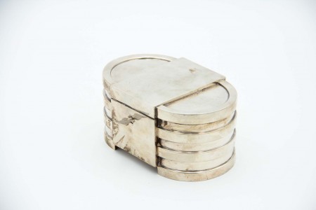 Guarda jóias em prata lisa de forma elíptica